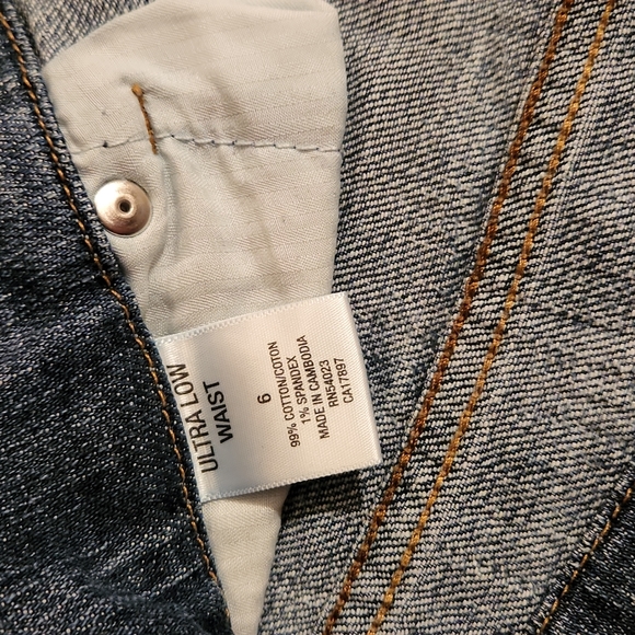 Old Navy Bermuda shorts, Size 6. - Picture 3 of 4